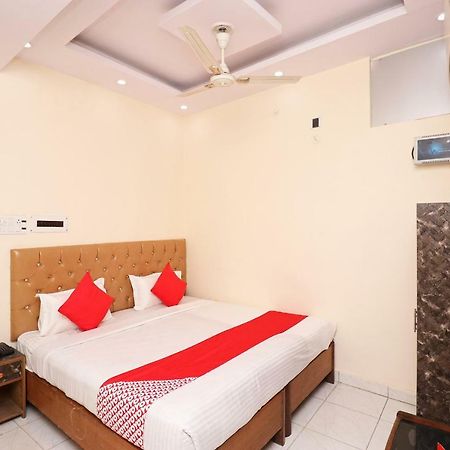 Oyo 30288 Hotel Moon Palace Lucknow Buitenkant foto
