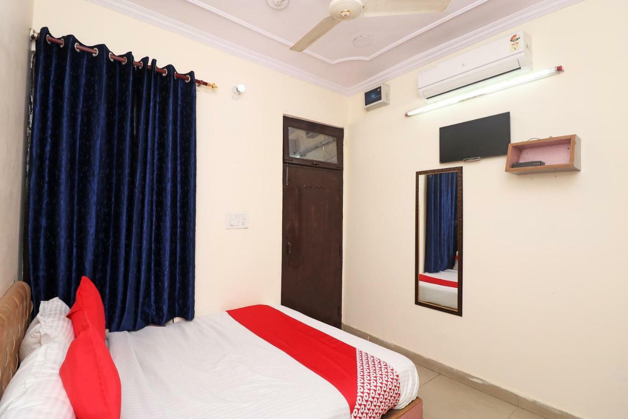 Oyo 30288 Hotel Moon Palace Lucknow Buitenkant foto