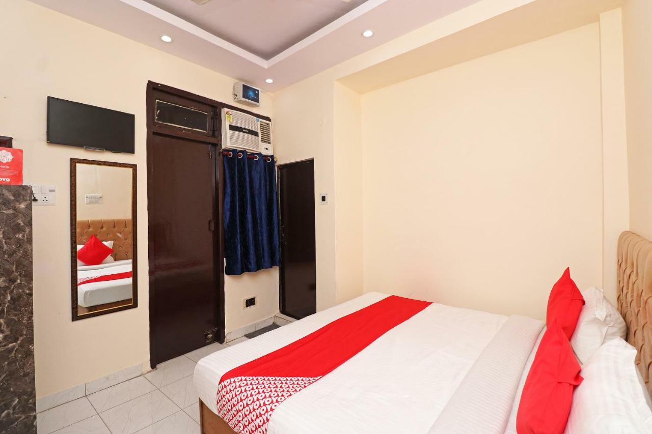 Oyo 30288 Hotel Moon Palace Lucknow Buitenkant foto