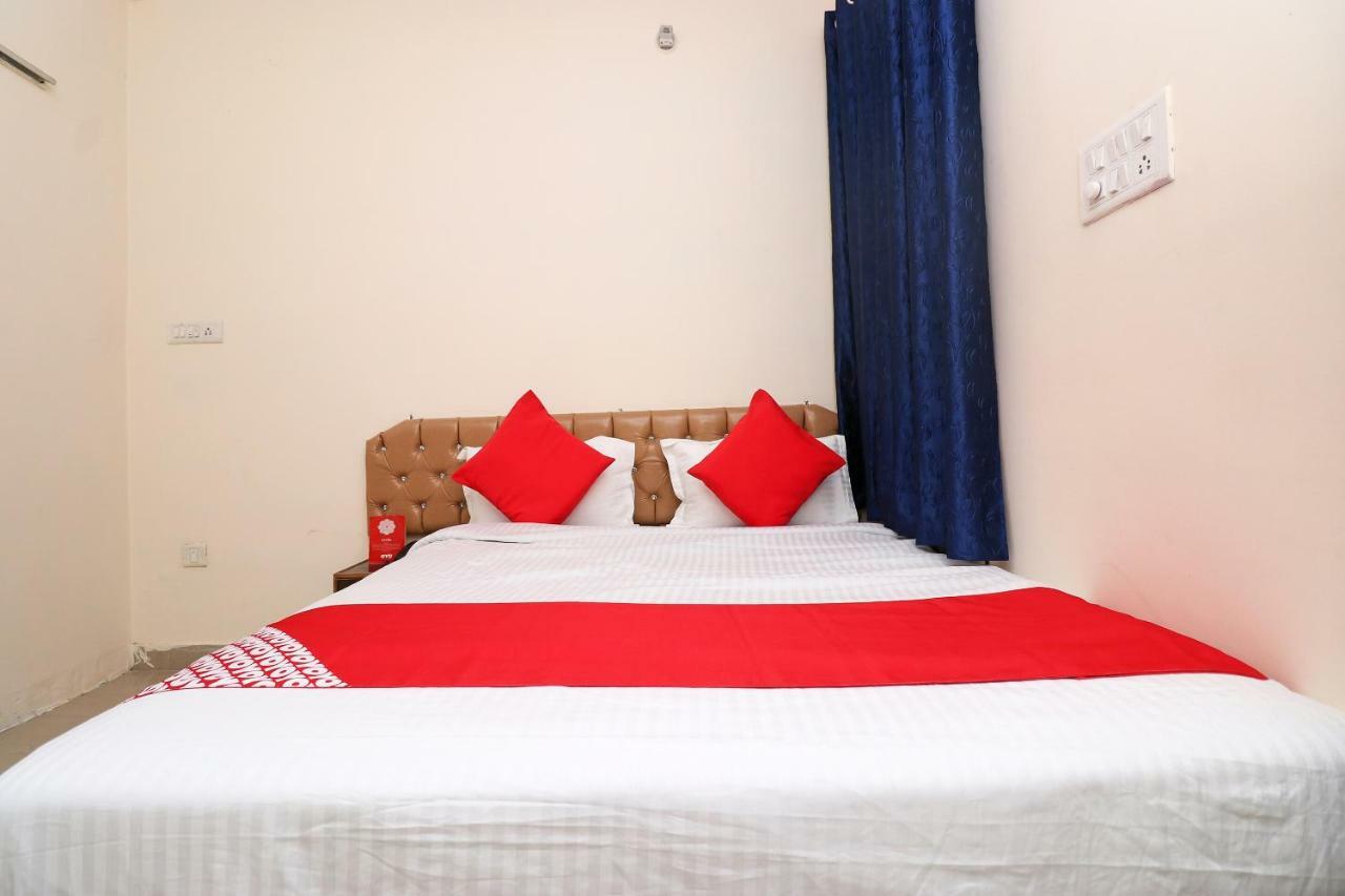 Oyo 30288 Hotel Moon Palace Lucknow Buitenkant foto
