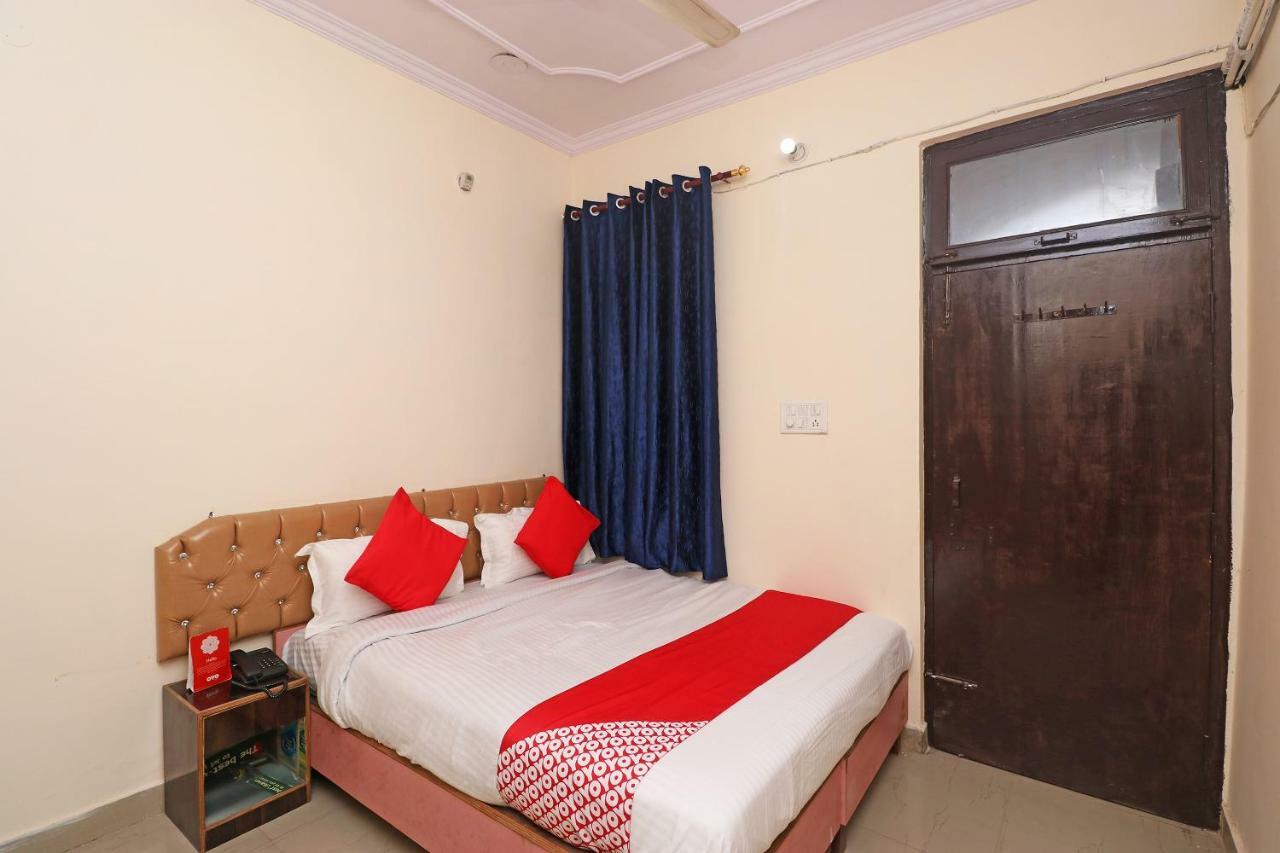 Oyo 30288 Hotel Moon Palace Lucknow Buitenkant foto