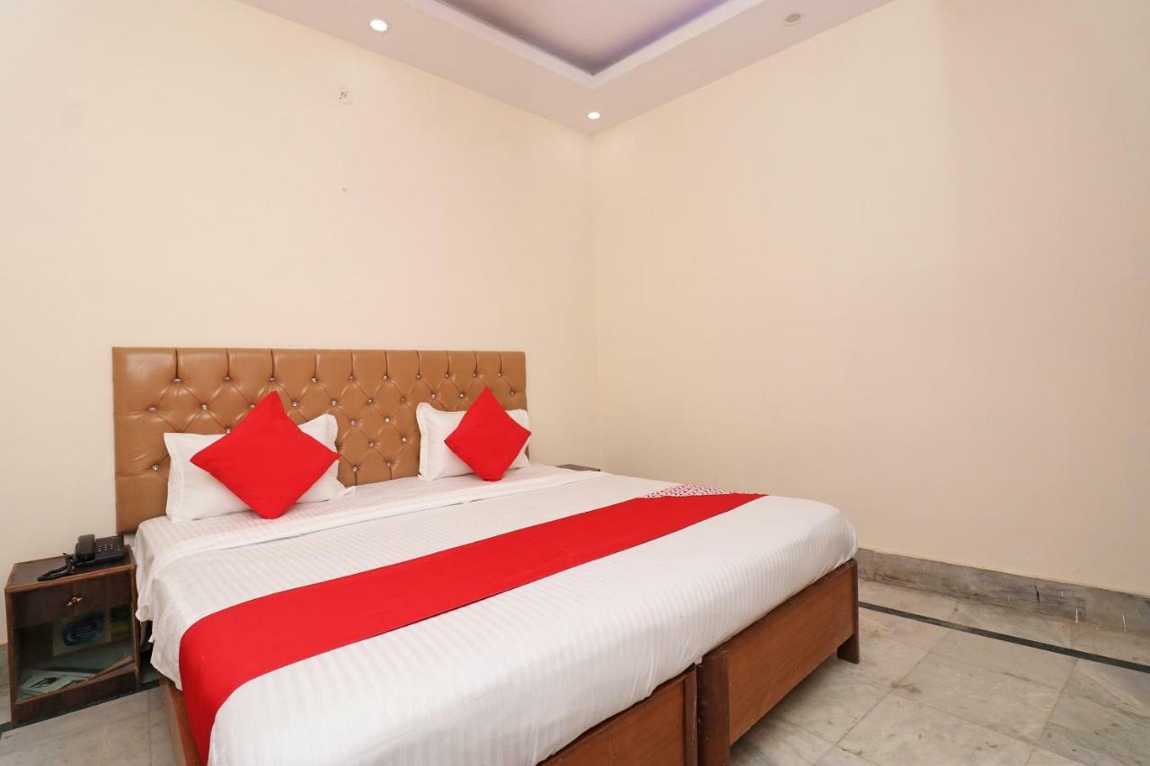 Oyo 30288 Hotel Moon Palace Lucknow Buitenkant foto